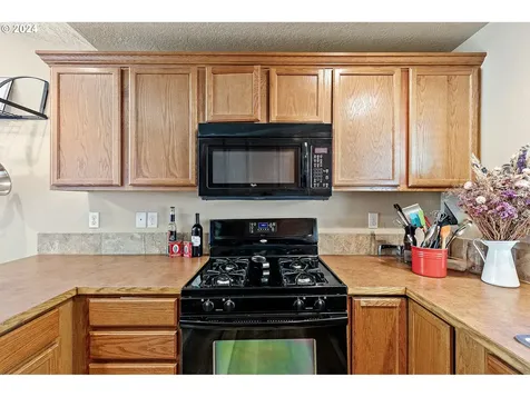 4859 Glacier Drive Springfield OR 97478