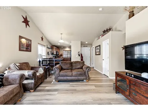4859 Glacier Drive Springfield OR 97478