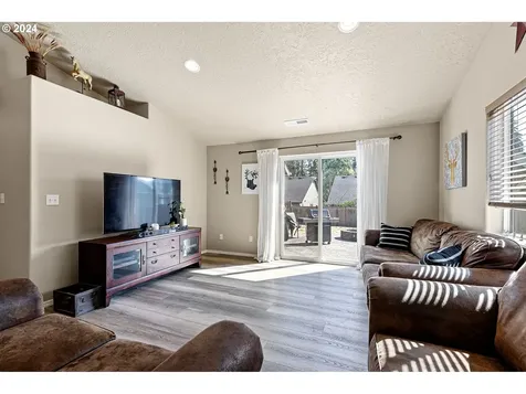 4859 Glacier Drive Springfield OR 97478