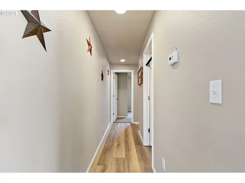4859 Glacier Drive Springfield OR 97478