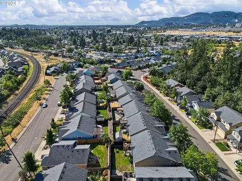 4859 Glacier Drive Springfield OR 97478