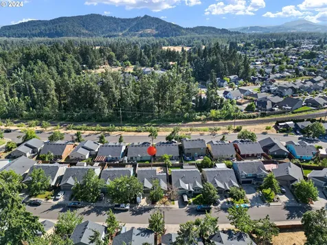 4859 Glacier Drive Springfield OR 97478