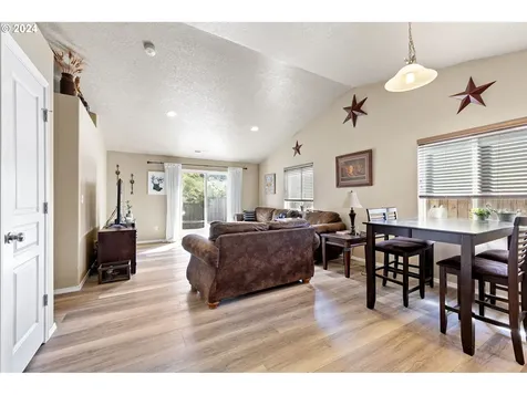 4859 Glacier Drive Springfield OR 97478