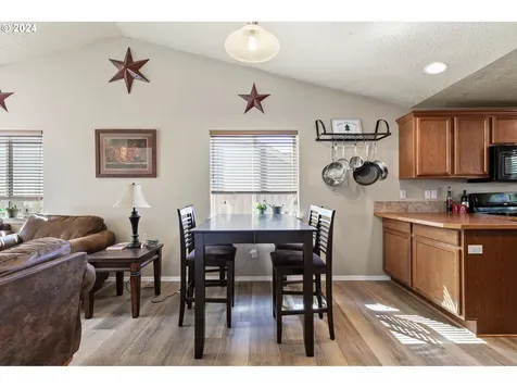 4859 Glacier Drive Springfield OR 97478