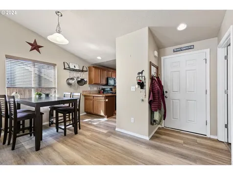 4859 Glacier Drive Springfield OR 97478