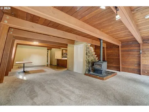 2162 Loop Road Stevenson WA 98648