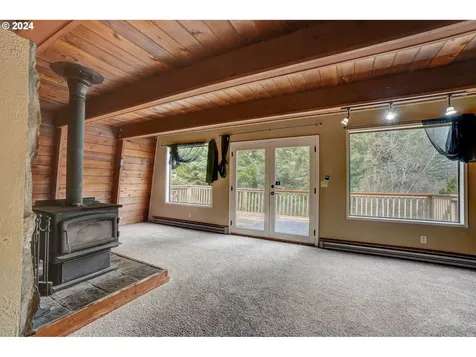 2162 Loop Road Stevenson WA 98648