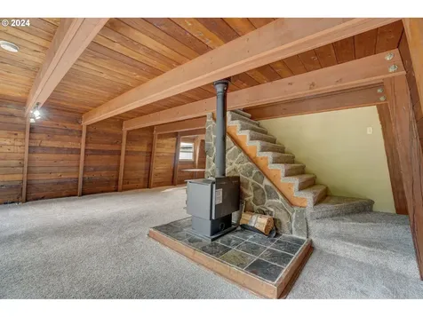 2162 Loop Road Stevenson WA 98648