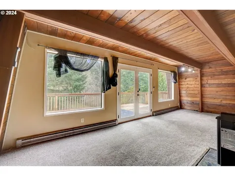 2162 Loop Road Stevenson WA 98648