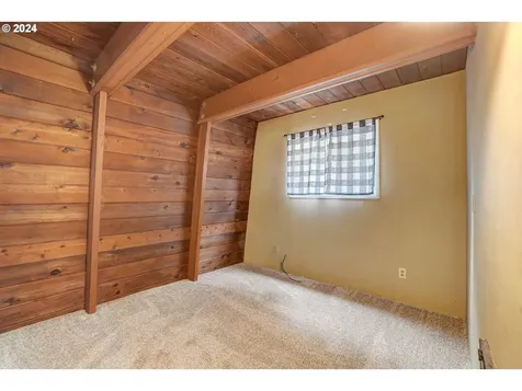 2162 Loop Road Stevenson WA 98648