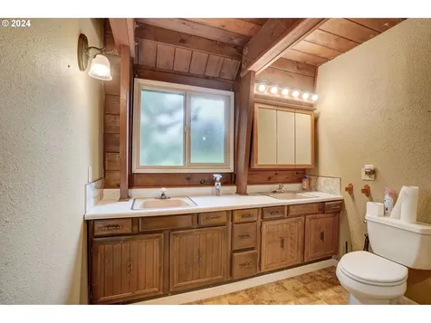 2162 Loop Road Stevenson WA 98648