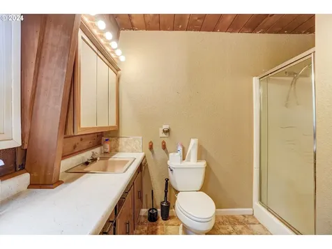 2162 Loop Road Stevenson WA 98648