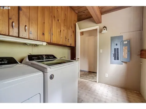 2162 Loop Road Stevenson WA 98648
