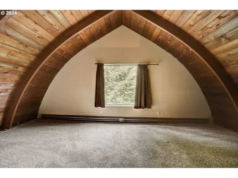 2162 Loop Road Stevenson WA 98648
