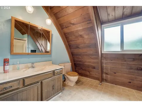 2162 Loop Road Stevenson WA 98648