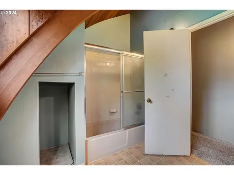 2162 Loop Road Stevenson WA 98648