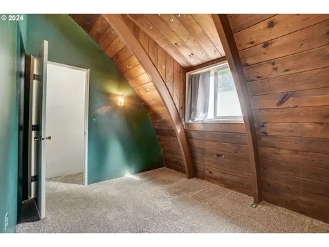 2162 Loop Road Stevenson WA 98648