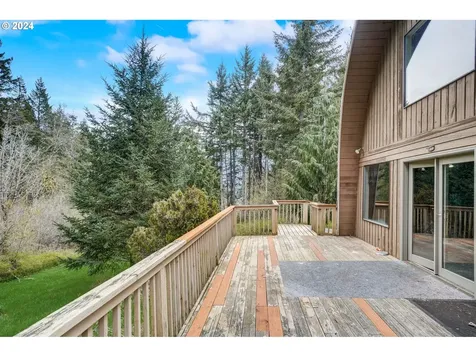 2162 Loop Road Stevenson WA 98648