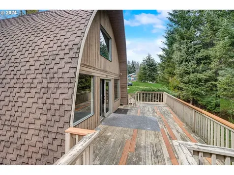 2162 Loop Road Stevenson WA 98648