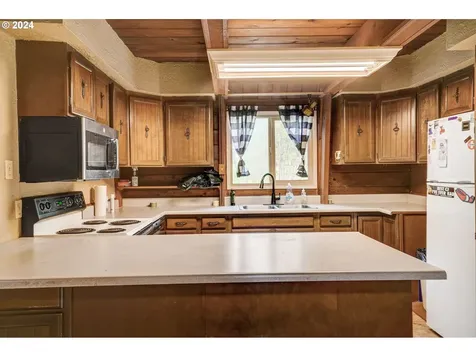 2162 Loop Road Stevenson WA 98648