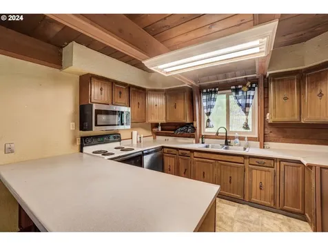 2162 Loop Road Stevenson WA 98648