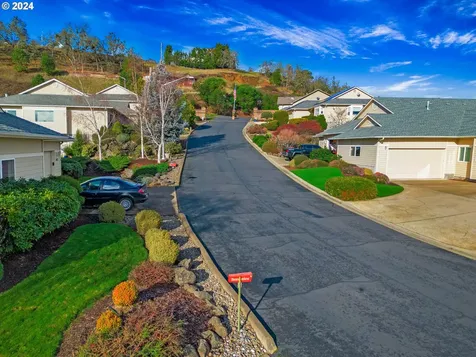 410 Nw Rachel Lynn Way Roseburg OR 97471