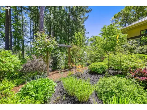 86083 Cherokee Drive Eugene OR 97402