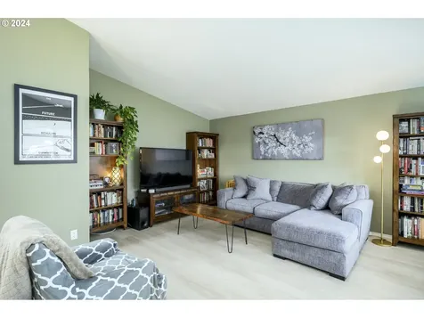 609 N Dolash Court Newberg OR 97132