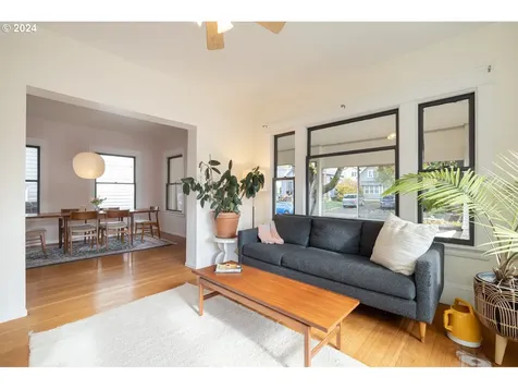 3943 SE 28th Place Portland OR 97202