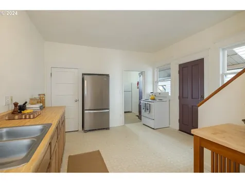 3943 SE 28th Place Portland OR 97202