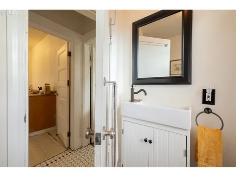 3943 SE 28th Place Portland OR 97202