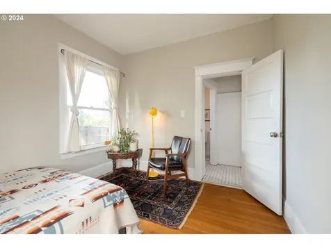 3943 SE 28th Place Portland OR 97202