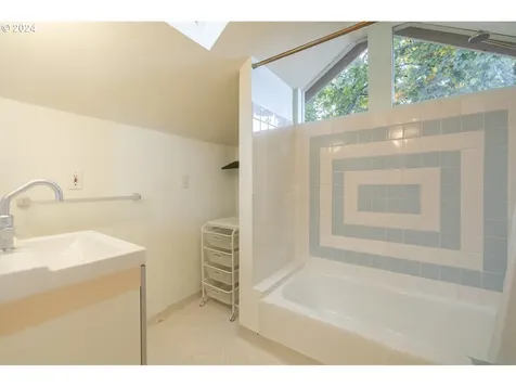 3943 SE 28th Place Portland OR 97202