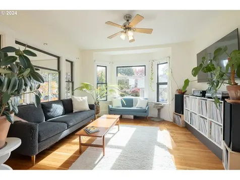 3943 SE 28th Place Portland OR 97202