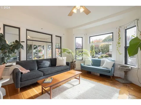 3943 SE 28th Place Portland OR 97202