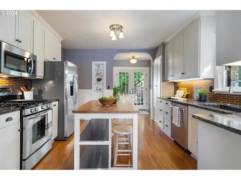 502 Se 69th Avenue Portland OR 97215
