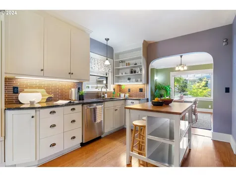 502 Se 69th Avenue Portland OR 97215