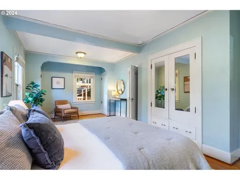 502 Se 69th Avenue Portland OR 97215