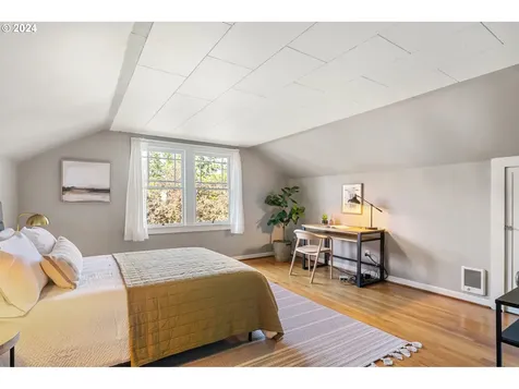 502 Se 69th Avenue Portland OR 97215