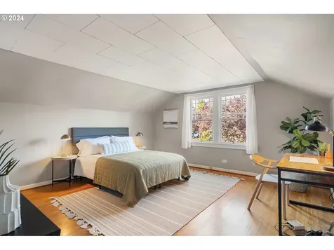 502 Se 69th Avenue Portland OR 97215