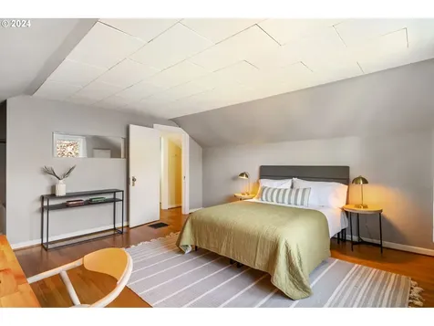 502 Se 69th Avenue Portland OR 97215