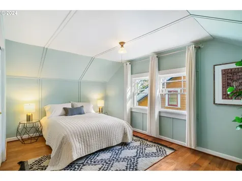 502 Se 69th Avenue Portland OR 97215