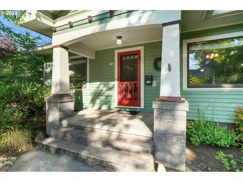 502 Se 69th Avenue Portland OR 97215