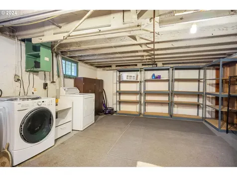 502 Se 69th Avenue Portland OR 97215