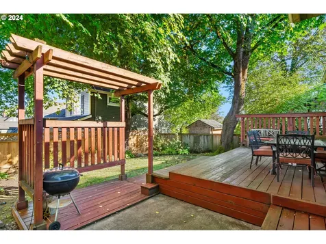 502 Se 69th Avenue Portland OR 97215