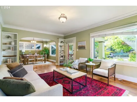502 Se 69th Avenue Portland OR 97215