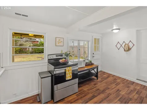 6436 SW Fleet Avenue Lincoln City OR 97367