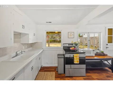 6436 SW Fleet Avenue Lincoln City OR 97367