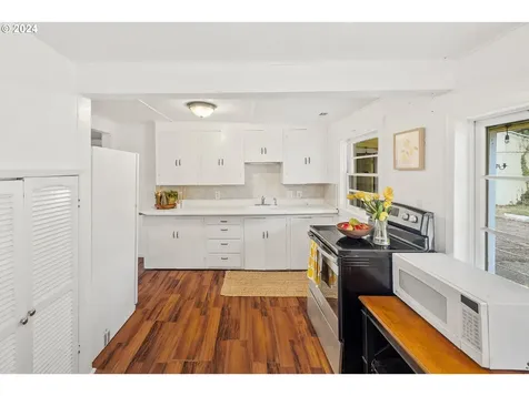 6436 SW Fleet Avenue Lincoln City OR 97367