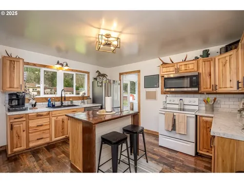 88183 Chestnut Street Mapleton OR 97453